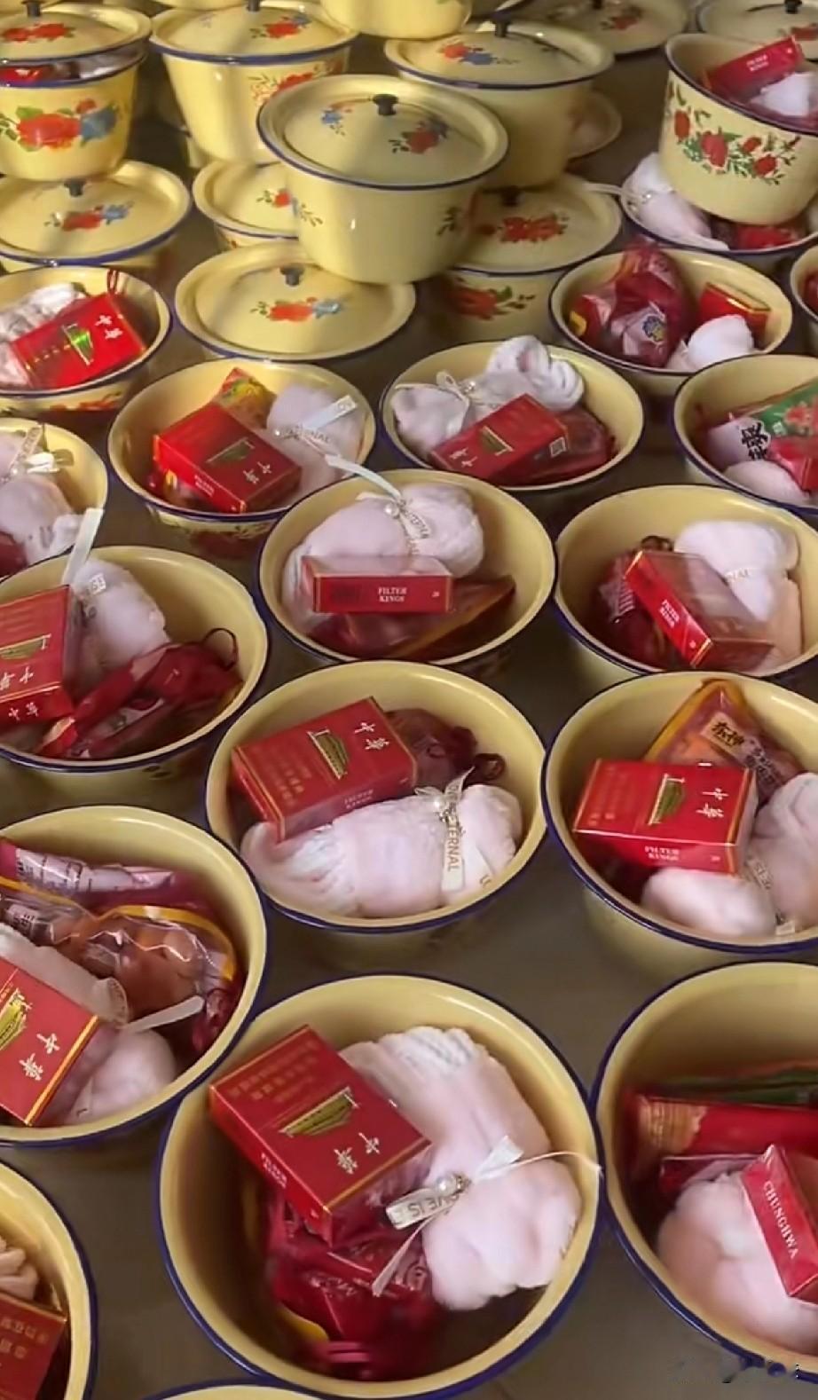 吃完饭用这个打包，一点也不浪费，还可以拿回去装东西！