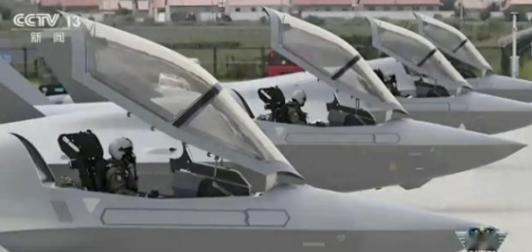 美军要彻底绝望了，解放军空军歼35A已大规模量产，可内置6枚霹雳16击落F35，