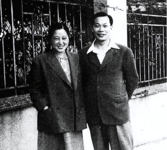 1969年，著名物理学家钱三强被下放到陕西农村，当他看到一个打扫厕所的女子时，忍