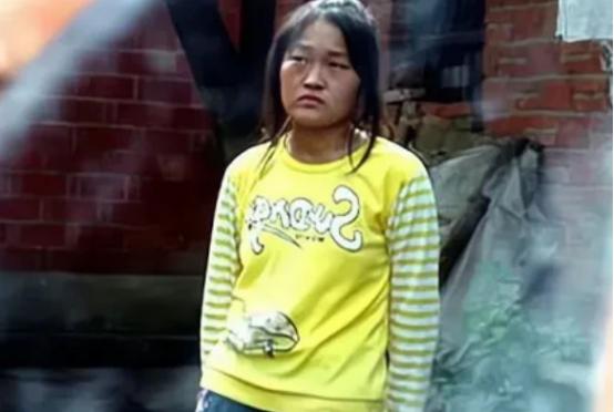 2006年，一名来自河南的高考考生蒋多多公然在考场上违反规定，义愤填膺写下800