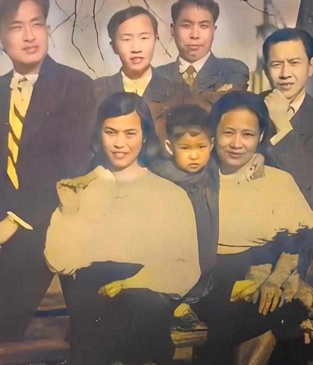 贺子珍临终前才说真话：1949年不是中央不准她进京，是她自己把调令给撕了