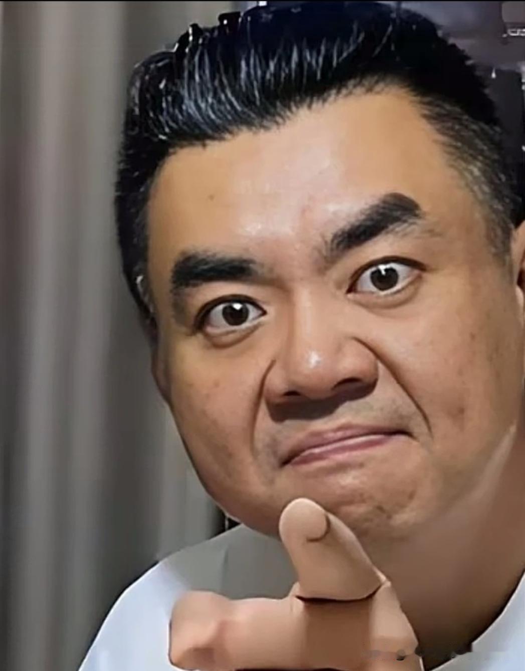 让哥哥张博鑫称，郭德纲是我哥哥。论拜师，我比他早，严格按照相声门的规矩，他得管我