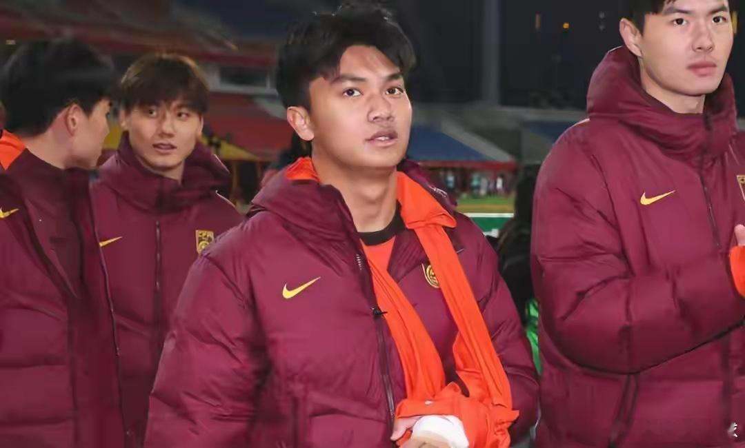 海港酝酿大换血！两大03后新星获重点提拔，一人有望接班王燊超卫冕冠军上海海港新赛