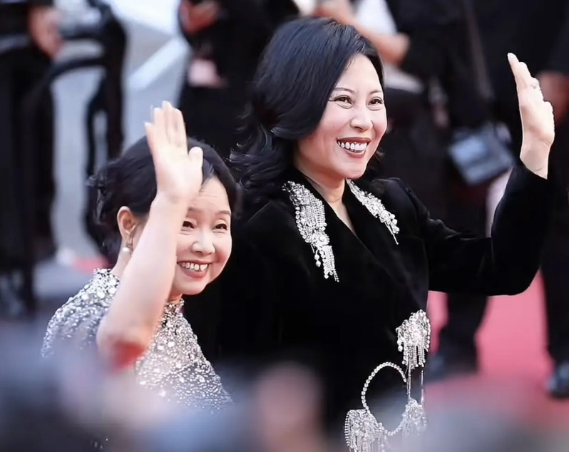 国内女性出走第一人苏敏如果再被无脑捧下去，这个现象级人物就离跌落神坛不远了，她的