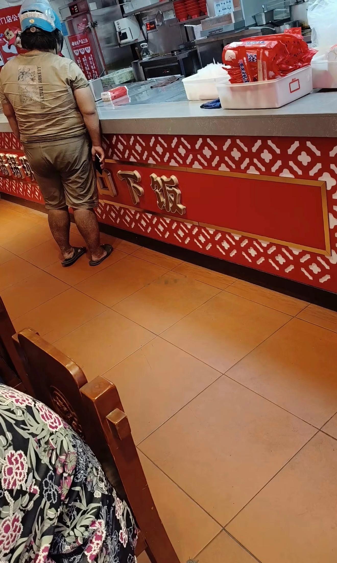 他为了生活，在送外卖！你为了生活，在点外卖！但是……