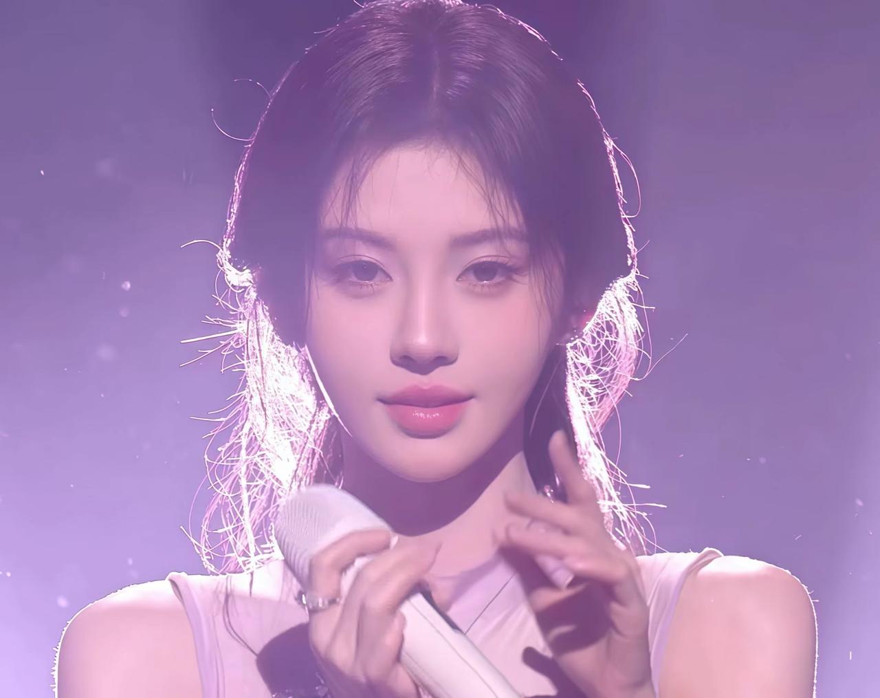 [吃瓜]都说“鞠婧祎整容”？[思考]有一说一，脸型从开始到现在，貌似没啥变化