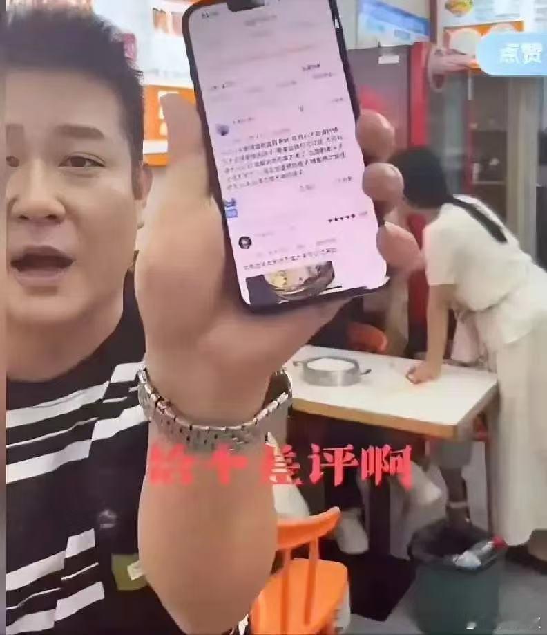 续面老板大翻车郑州面馆的续面风波，昨天就有很多人，要我批评客人。我没说，因为要等