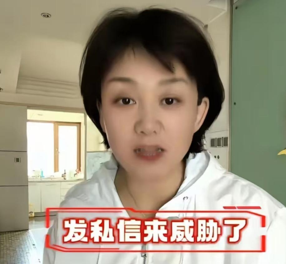 坐拥近六百万粉丝的女记者杨威，因为曝光福建漳州龙海区“药水杨梅”的内幕，直接捅了