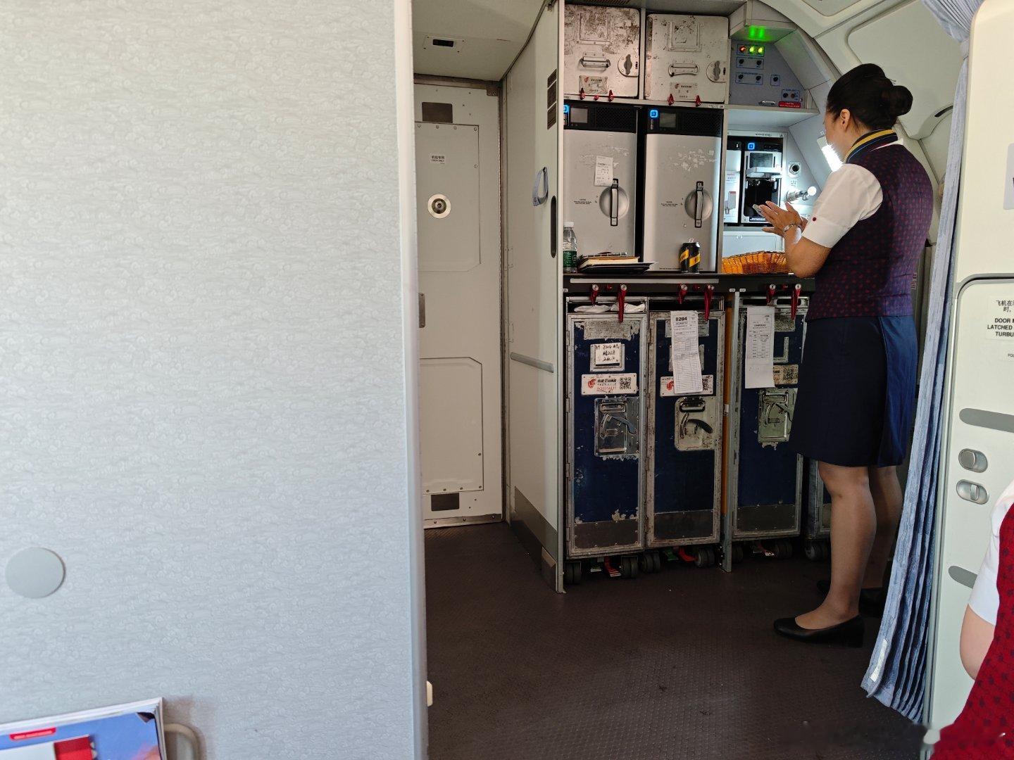 听说今天执飞的C919是第四架而且其实前4架多少会有一点不一样c919国航国航