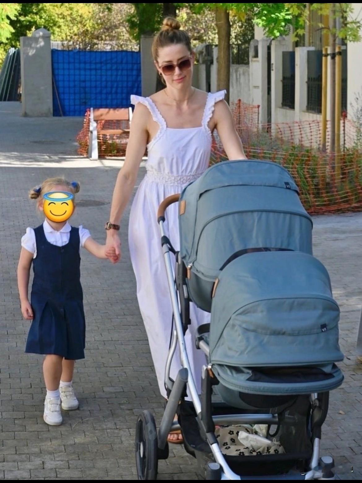 约翰尼德普前妻艾梅柏近期带着三个代孕宝宝出门被偶遇抓拍～2021年代孕生下女