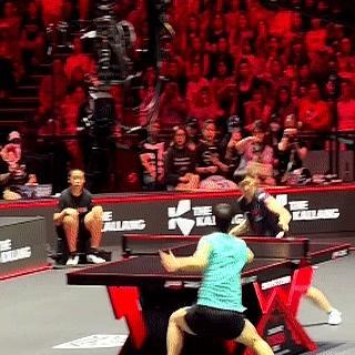 真正的巅峰本能，都是被对手折磨出来的。新加坡大满贯赛场，王曼昱反手拧拉出一