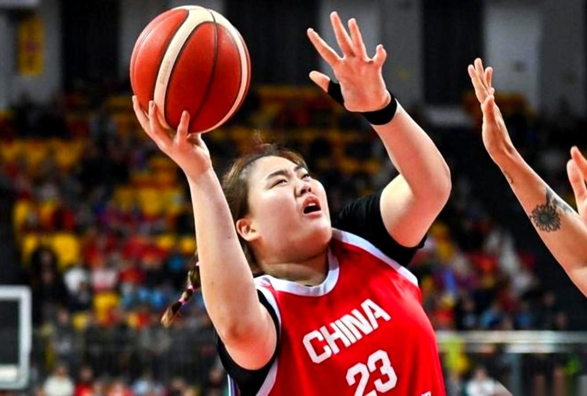 6投1中，只拿2分。更要命的是，替补上场刚打了2分钟，裁判哨子响了三次，三次全