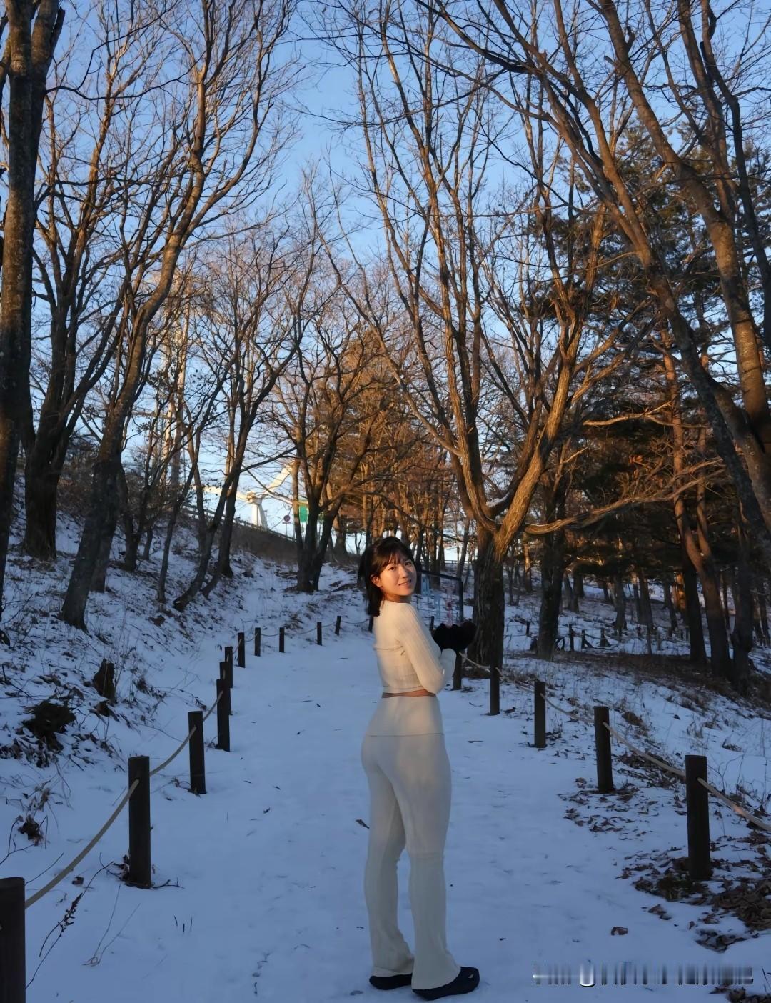 冬日生活打卡季下雪后，到处都是新鲜空气，你那里下雪了吗[大笑][大笑][大笑]