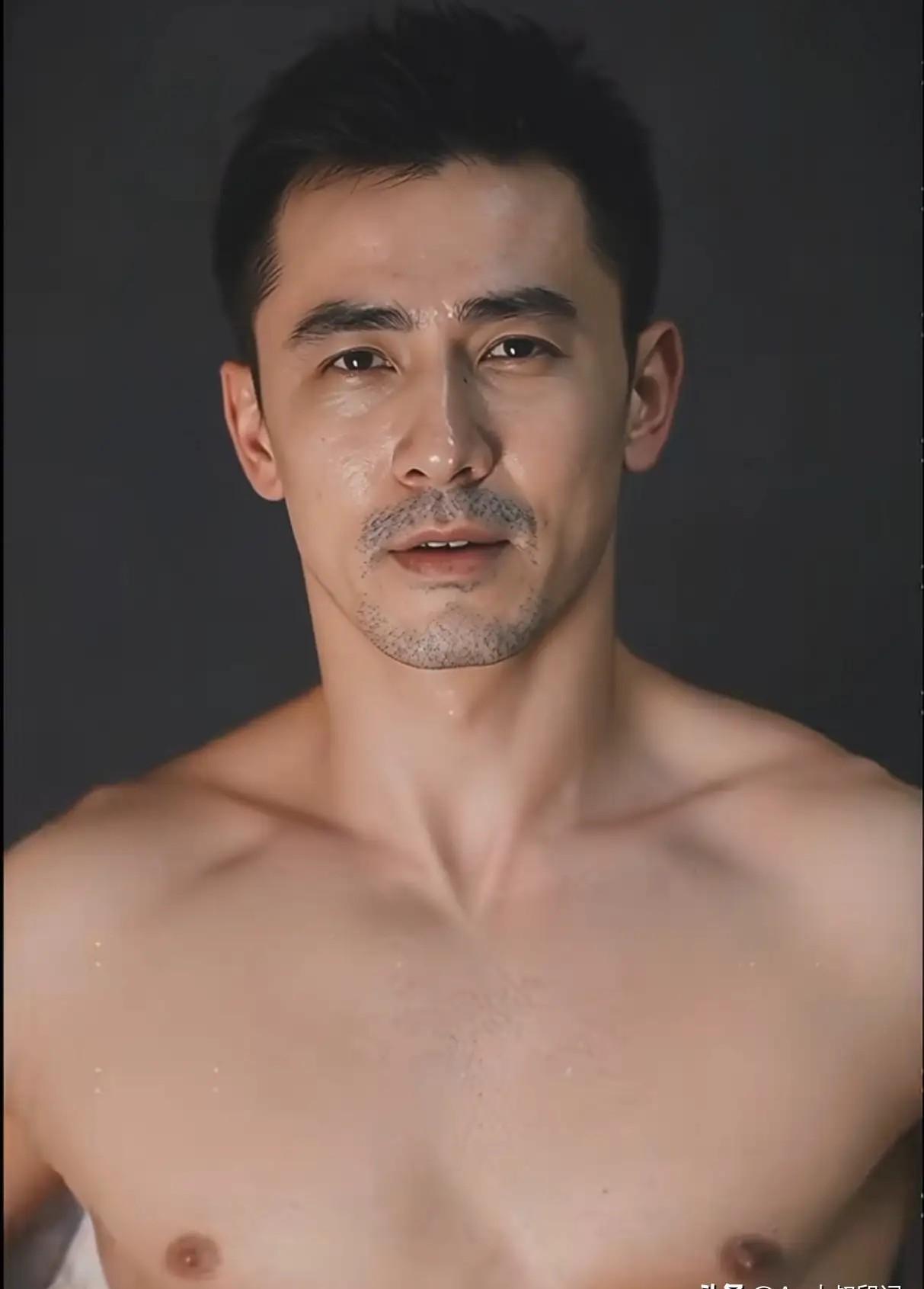 为什么会有哪么多少喜欢这款男人，看着长得并不帅，清清瘦瘦的，还带一些胡子拉碴的，