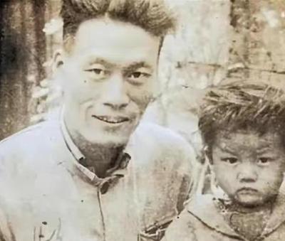 1937年4月，东北一家三口被日军押送刑场，即将执行死刑。父亲被日军斩首，5岁的