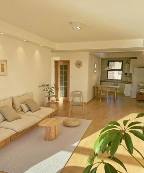 一位日本朋友说，他从来不用中国产品，而且还要把家里的中国制造都扔掉。接着他就请来