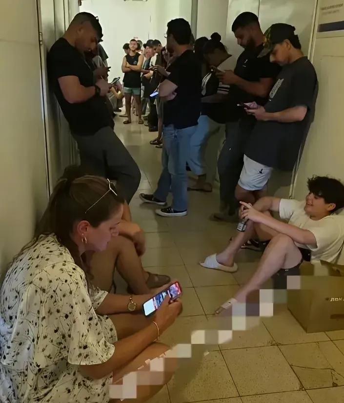 一觉醒来，以色列老百姓开始了大白天就钻防空洞的生活。以色列现在白天最高温度30多
