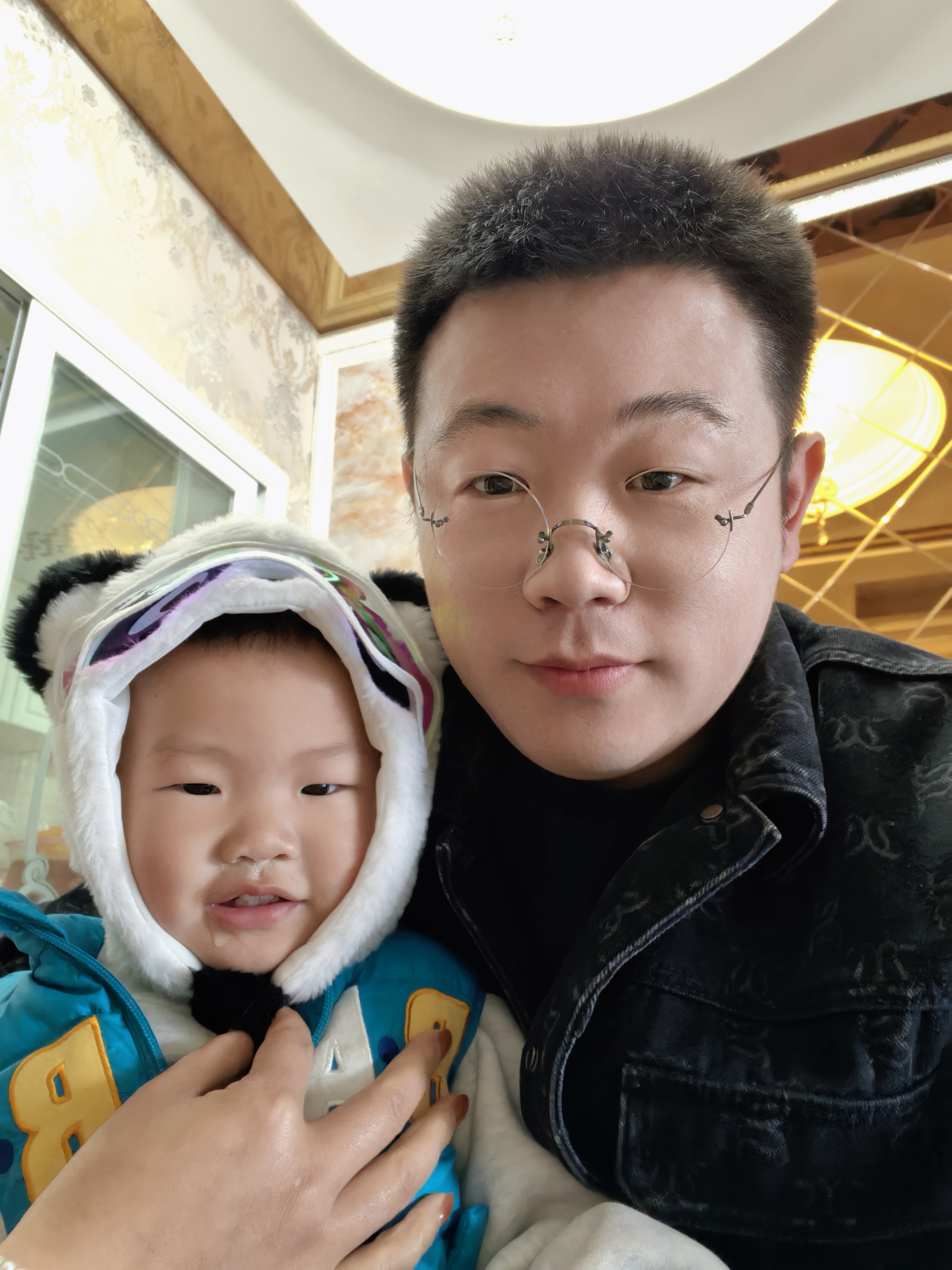 每次提方程豹的车都送一后备箱的东西，还送脚垫，玻璃膜真不错呀！