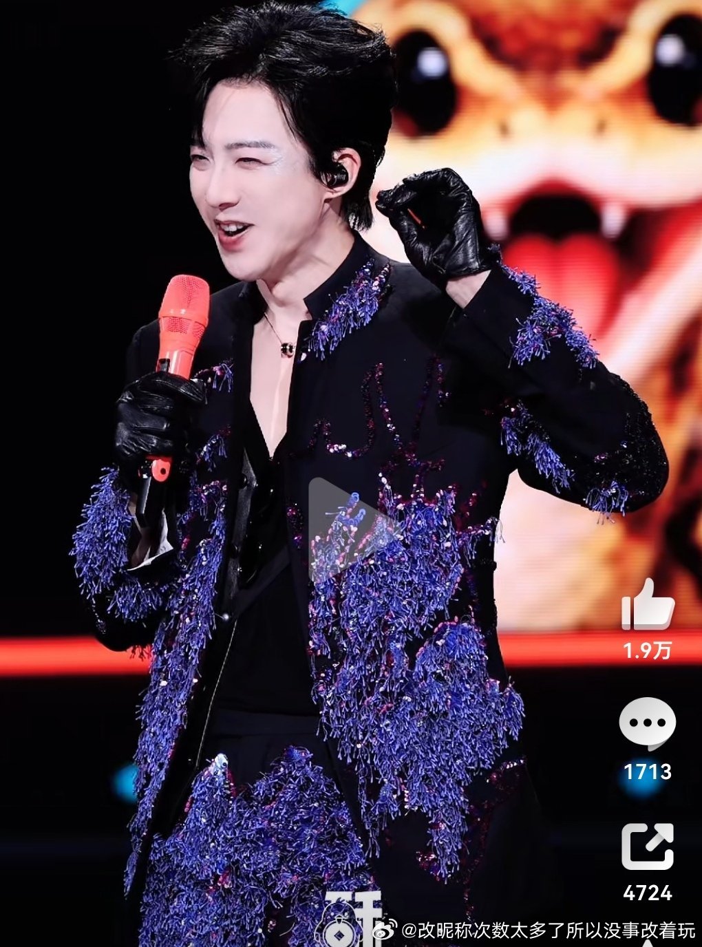 做表情更是稠得可怕