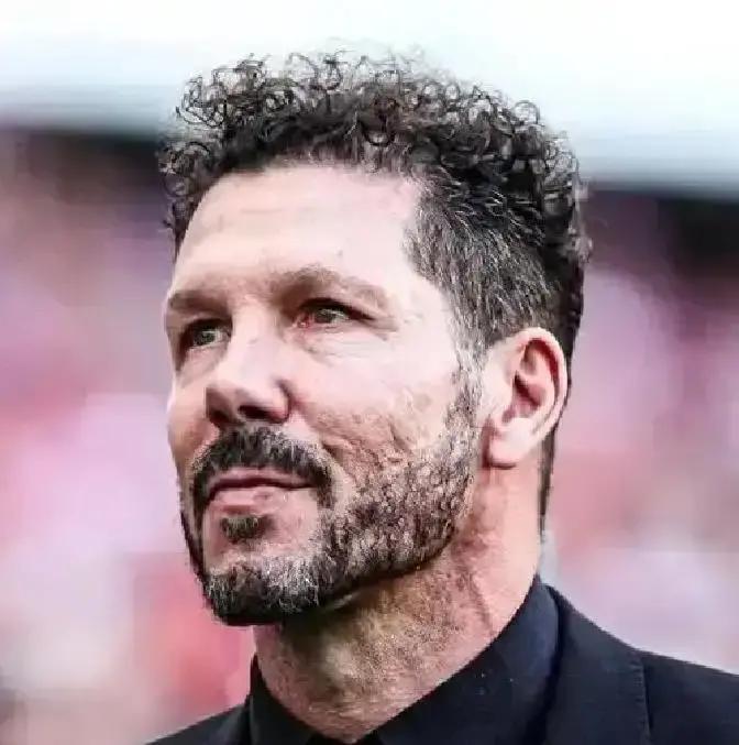 别的豪门像换鞋一样换教练，马竞却把西蒙尼当传家宝，一抱就是12年，再续到2027