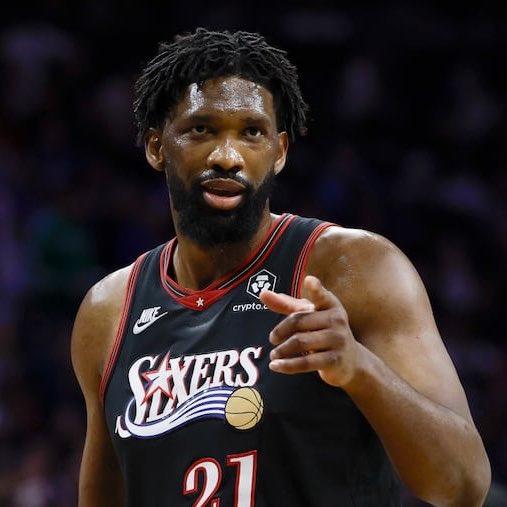 据@BleacherReport报道，NBA最差合同如下：1.乔尔·恩比