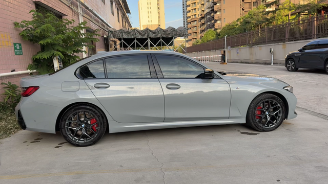 宝马330。3个月用车分享提车三月，开了六千多公里，这台330完全戳中我的喜好