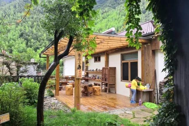 我弟当初找弟媳时，我父亲我姐都特别反对。母亲中立。只有我特别赞成。为什么呢？我弟