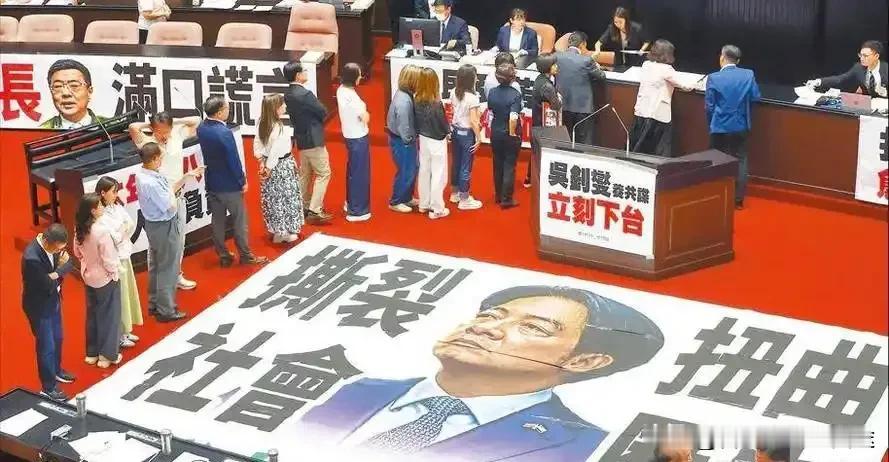 绿营内讧升级！“大罢免”24比0惨败，赖清德被亲信“背锅”绿营内讧赖清德危机