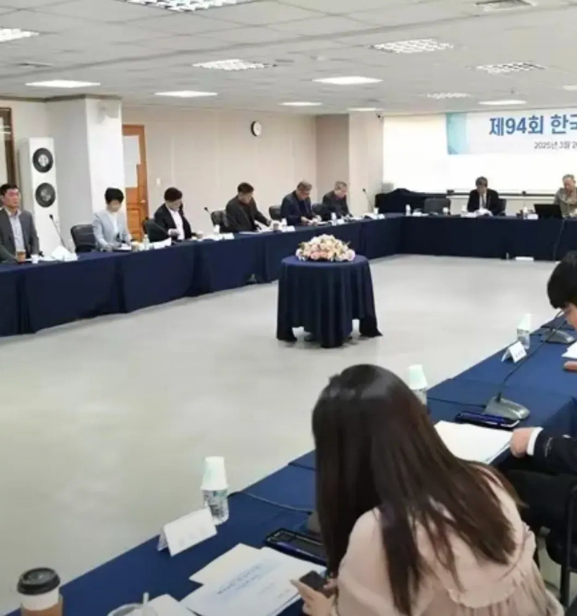 果然不出所料，韩国棋院理事会在3月26日对LG杯柯洁退赛事件，作出一致决定，判决