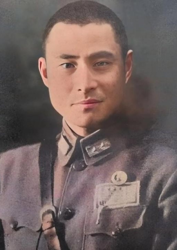 1975年，蒋介石得知黄维被特赦的消息后，立刻邀请他前往台湾，不仅补发了他被俘2