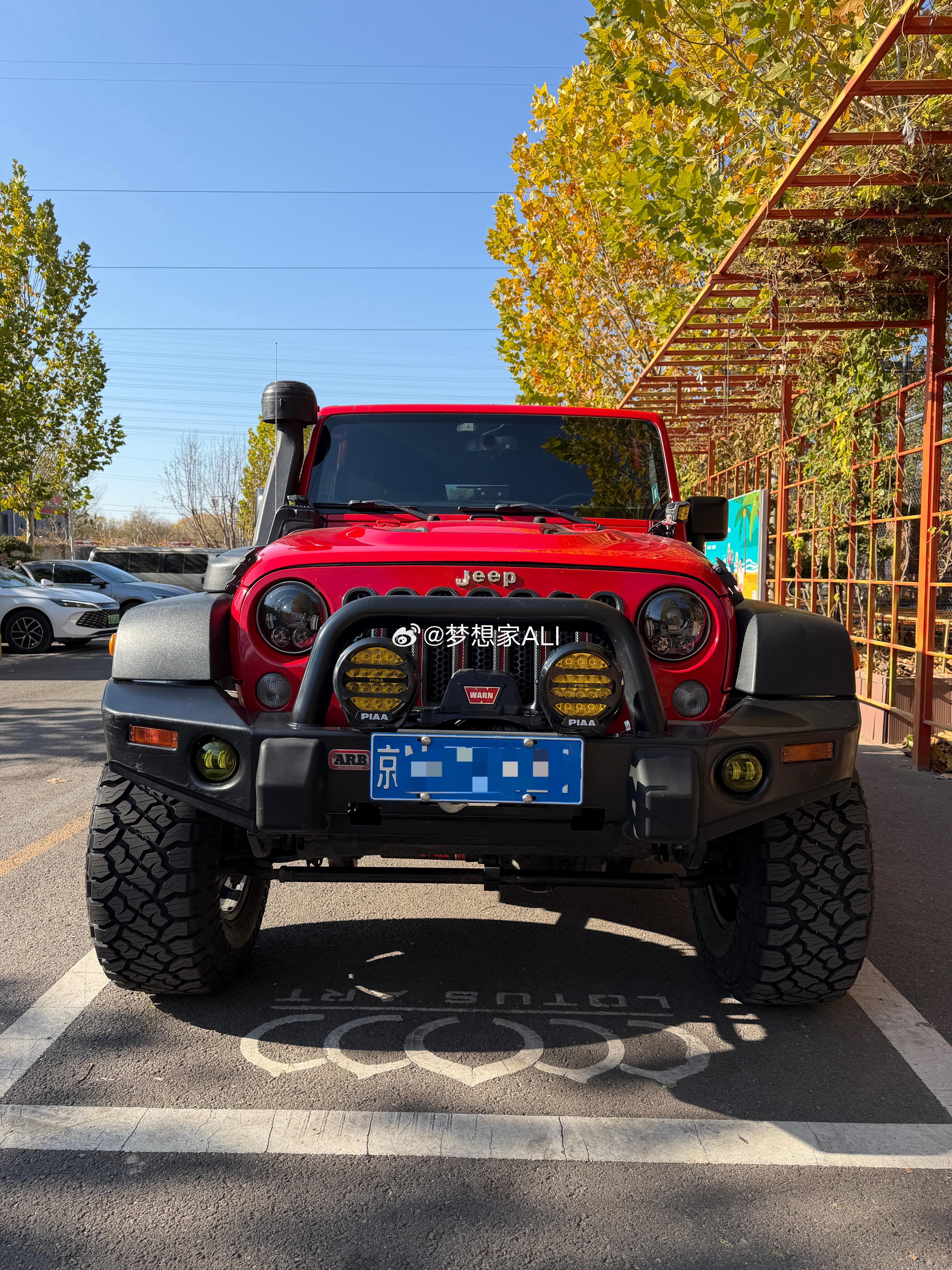 偶遇一台很帅的牧马人👏秋天本来就是一种滤镜✌️