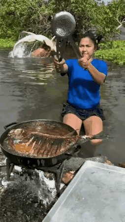 网友:先放下吃的吧，看看老公吧。