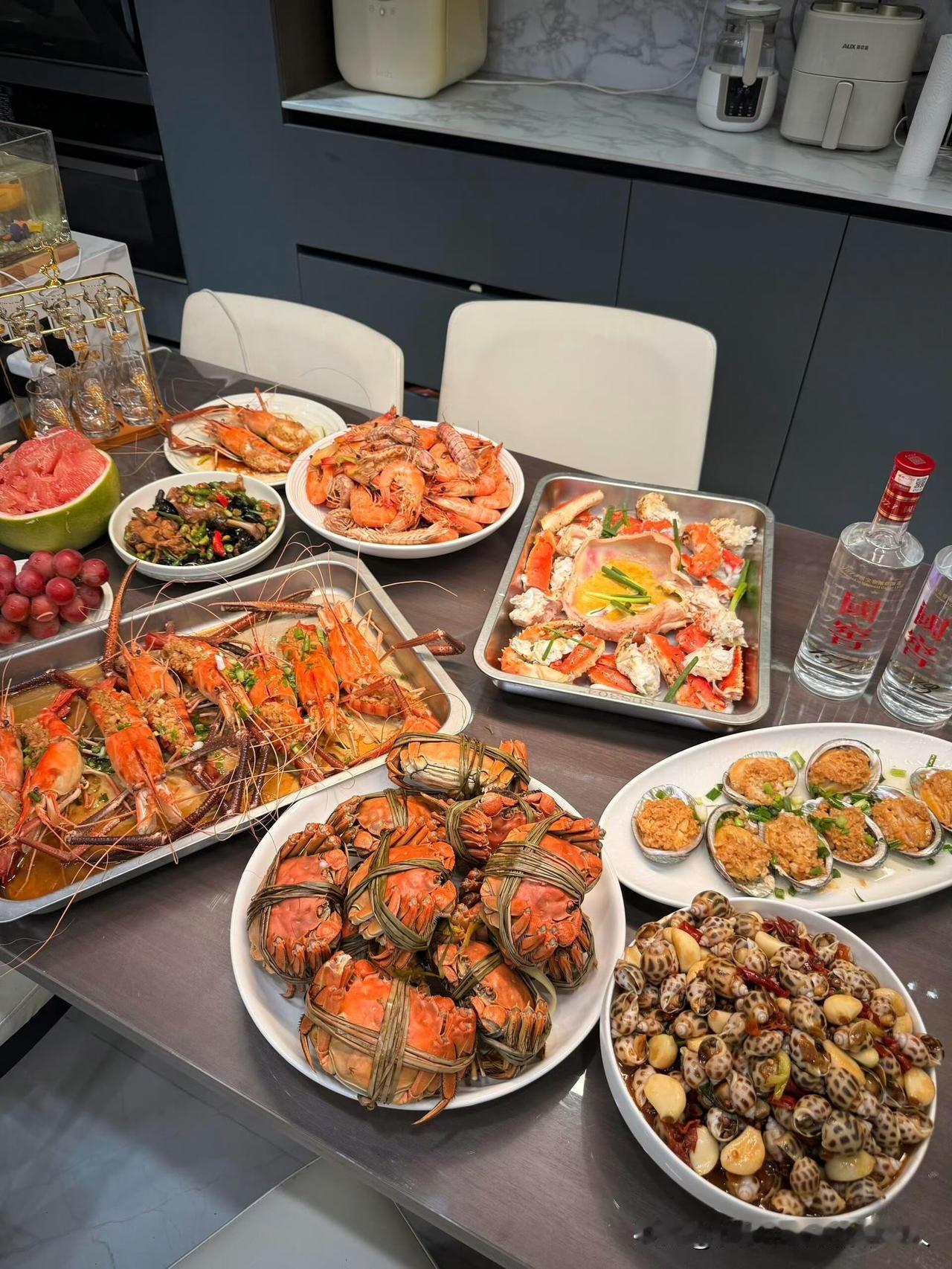 突然明白一个道理：真正的贵客，从来不是用高档饭店的排场招待的，而是被请进家里，