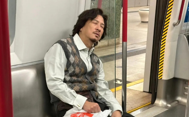 张家辉没想到，胡杏儿也没想到，都已经带了流量明星曾舜晞。《绝命法官》开播不到