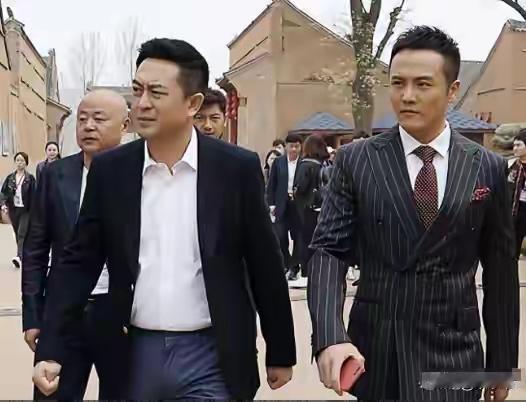 《主角》爆火！姬他又上热搜了很多人将姬他的成功归功于表哥张嘉益但是，谁有真