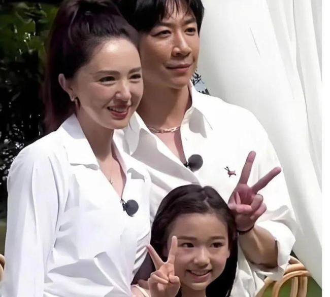 倪萍太给力了！一句话戳穿了董璇在婚姻里的错误。倪萍说：“董璇就不该结婚，把老