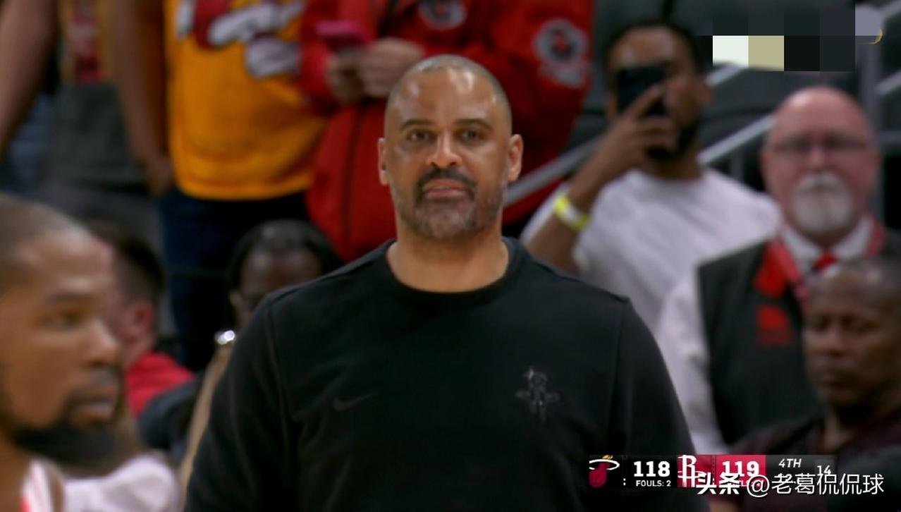 火箭主帅乌度卡真是太欣慰了！在今天火箭主场以123：122力克热火的赛后采访中，