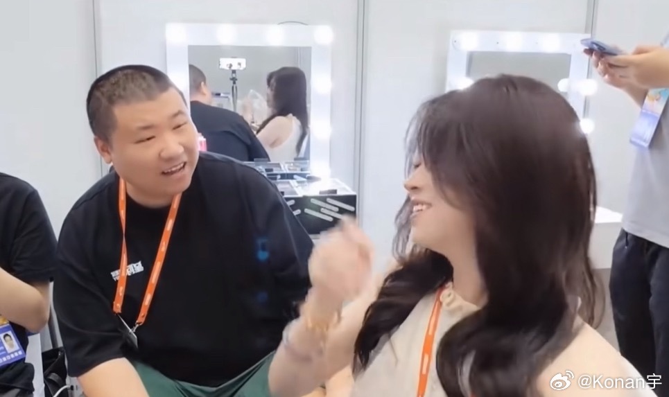 孙一峰：斗鱼嘉年华整个逛下来，看了各个女主播，还是Ams最顶！dota2
