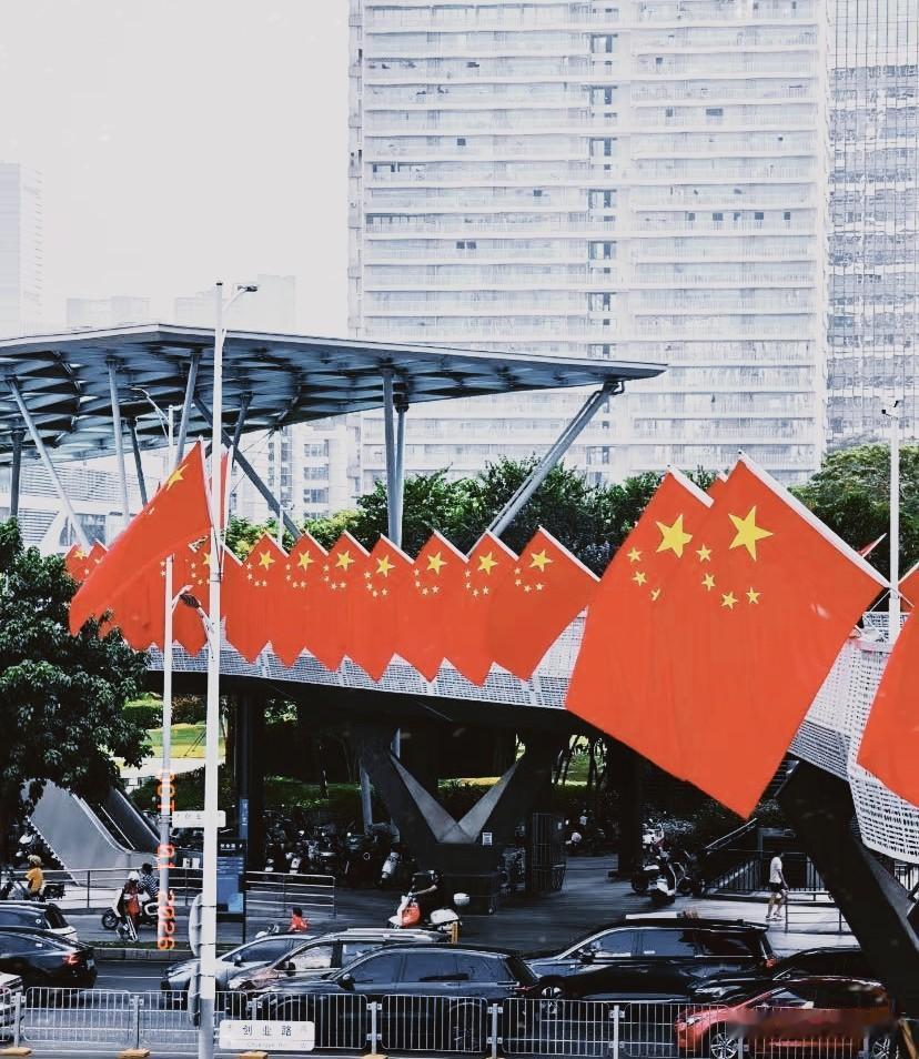 明天就要国庆假期了，今天出门转了一圈，发现了六个奇怪的现象！1.本来国庆高速