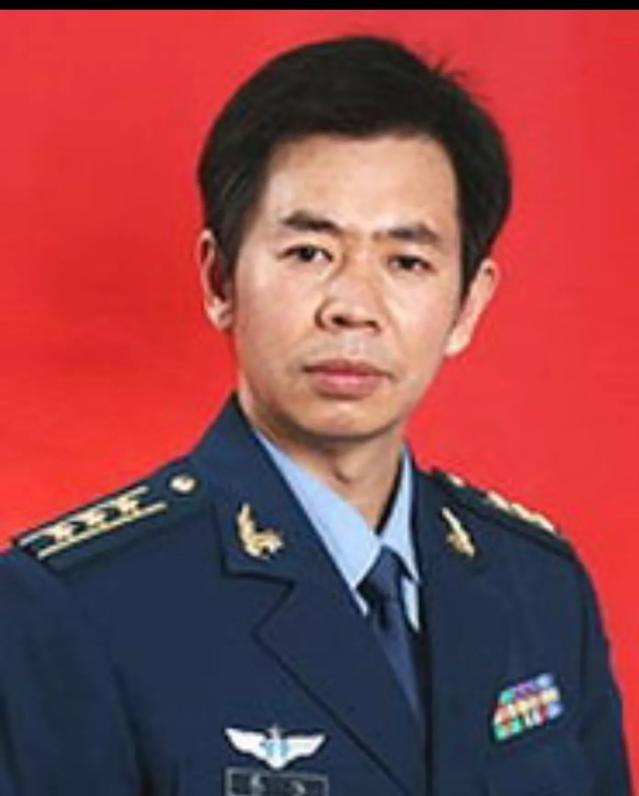 “对于美国根本就不用怕！中国总是总纠结谁开了第一枪，从卢沟桥纠缠到现在，敌人都