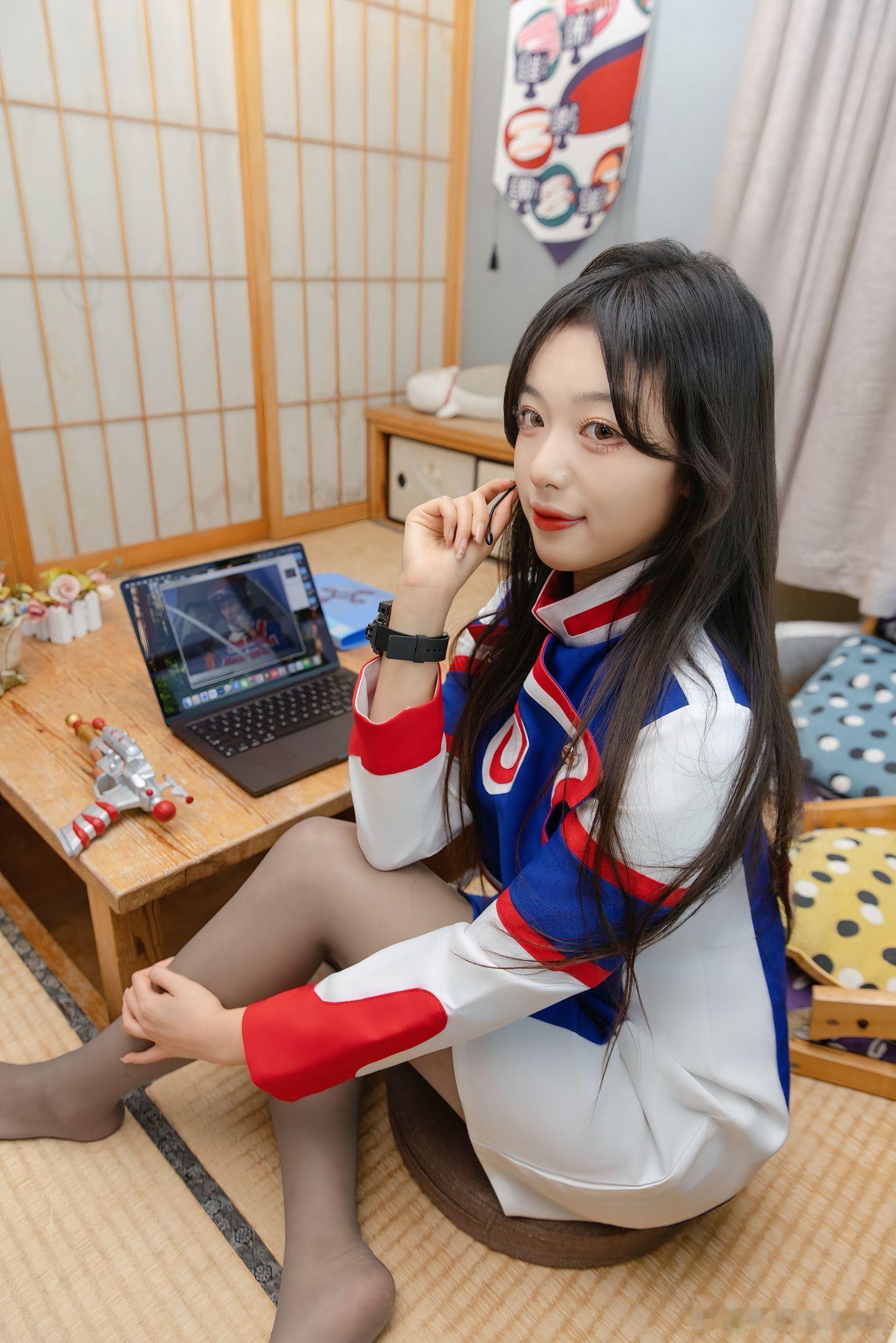 顶级街拍泰罗~美女绘梦长廊