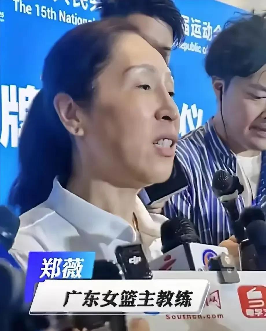 郑薇的执教能力毋庸置疑。奥运会的惨败，她只能负部分责任，就是没有调整好球队的关系