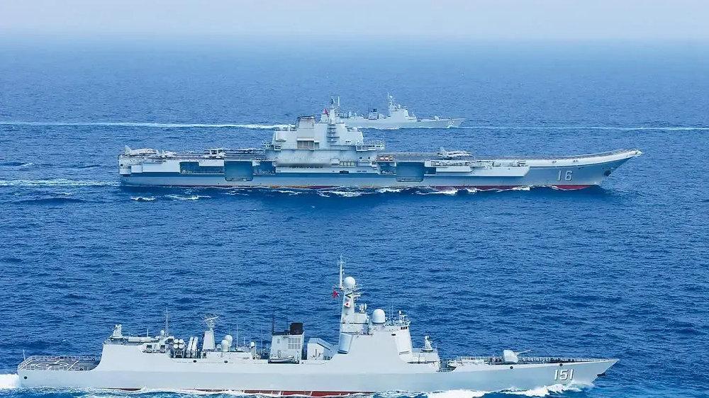 美菲巡航贴黄岩岛，054A直接跟到门口。菲美跑到离黄岩岛五十五公里的地方