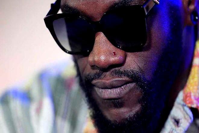 重量级第一杀器，沦为拳王乌西克的垫脚石？你没看错，“青铜轰炸机”维尔德4月要先拿