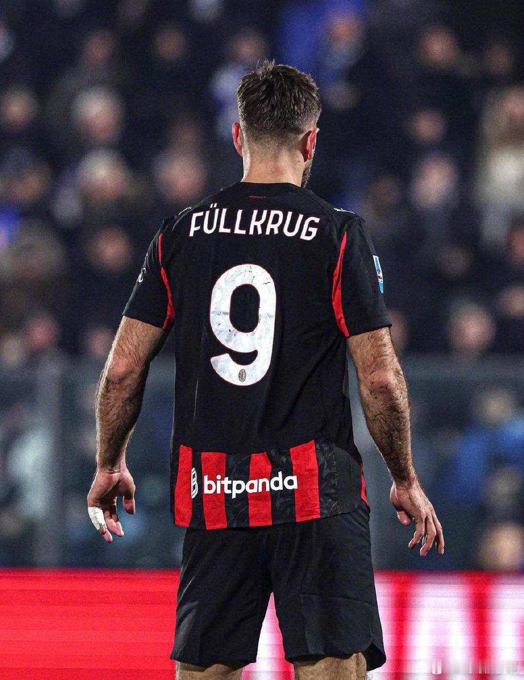 【运气】《图片报》：32岁的西汉姆前锋菲尔克鲁格冬窗租借至米兰，刚来就遭遇脚趾骨