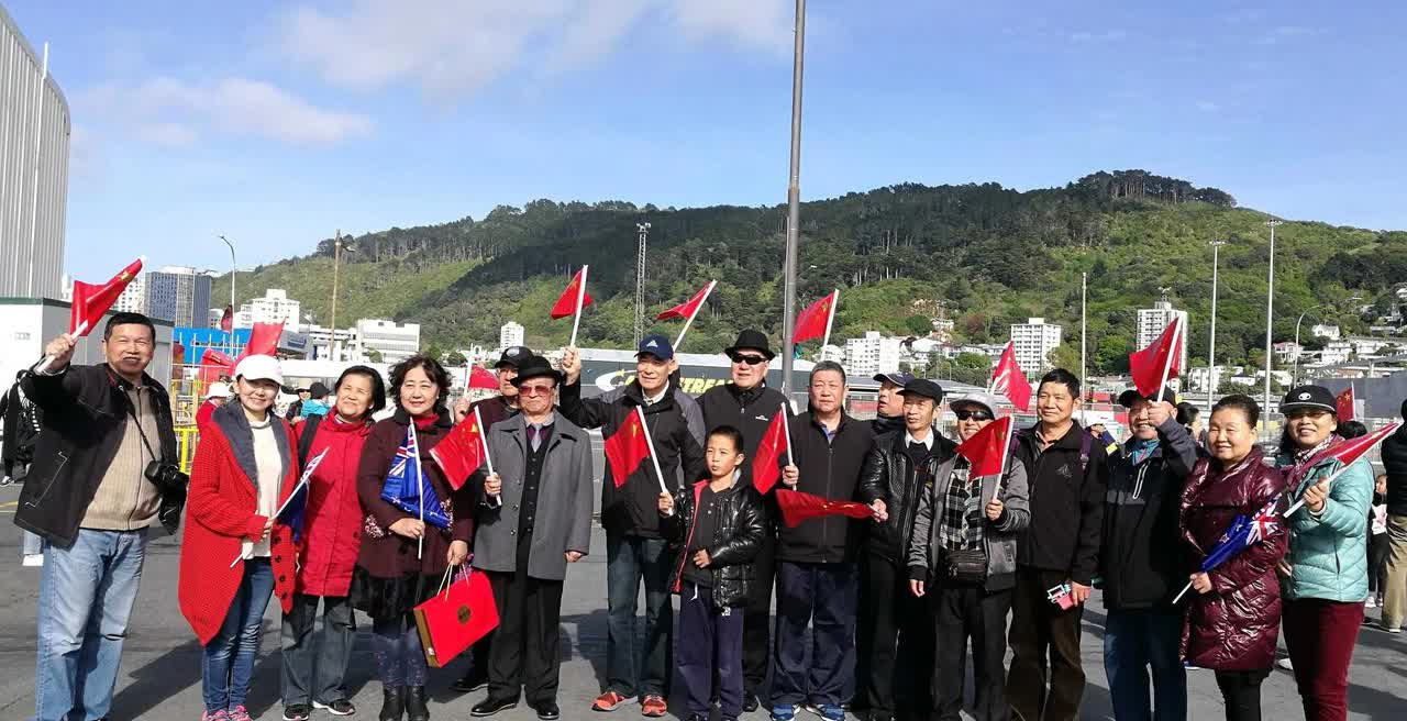 一个在法国定居多年的朋友说过一段很吓人的话，说是在国外一定要防范一种人，绝对不要