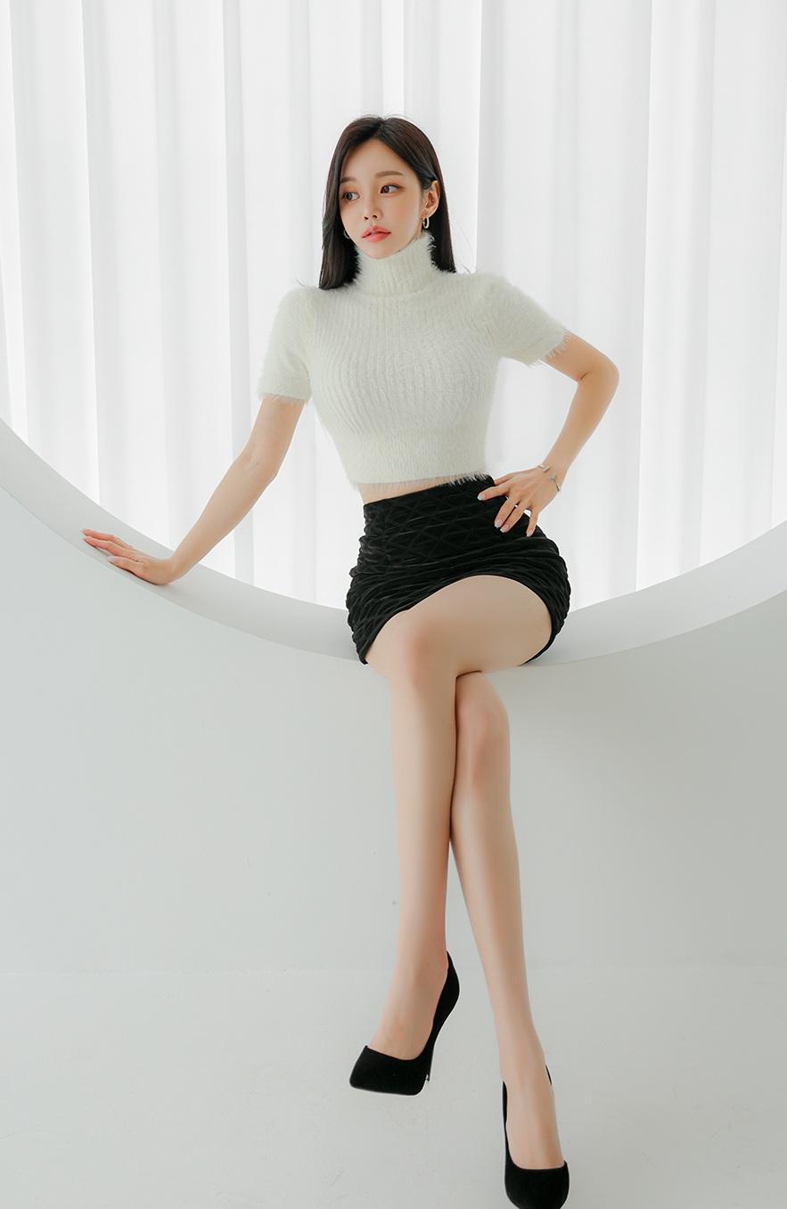 黑白撞色简直是优雅气质穿搭的神！就说法式轻复古风，白衬衫袖拼接黑呢料套装，泡泡