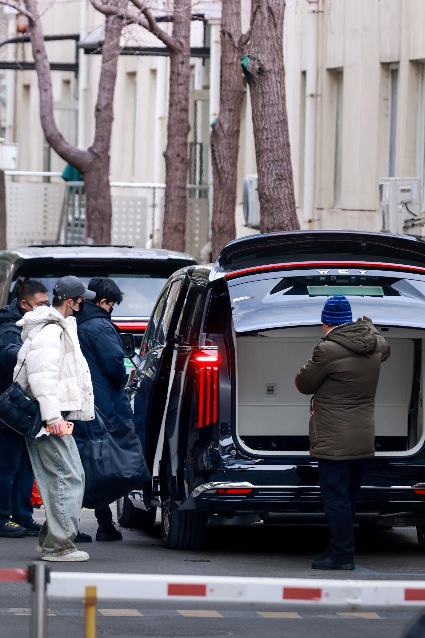 长城汽车今年又上春晚了不是走红毯，是当“专车”魏牌高山和全新坦克500成了央视新