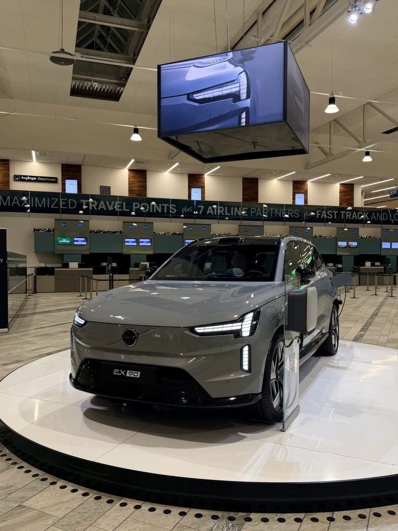 年初再瑞典看到的EX90，欧洲卖得挺贵的，折合下来差不多得七八十，不知道沃尔沃是