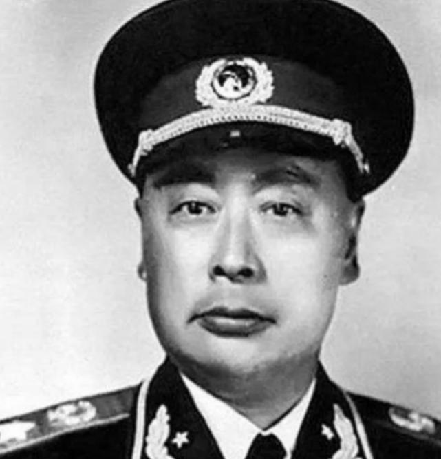 1955年全军授衔之前，刘少奇坚持反对给陈毅授元帅军衔，周恩来听闻此事，立马写了
